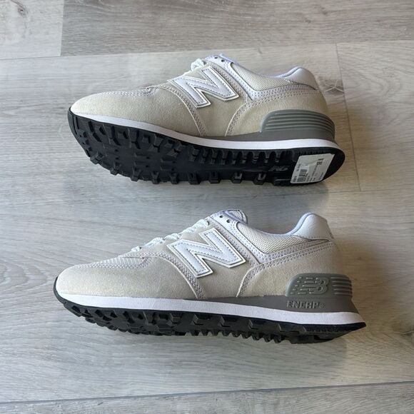 New balance Women's
574 Core grey/white‎ size 6.5 NWT in box - Picture 12 of 14